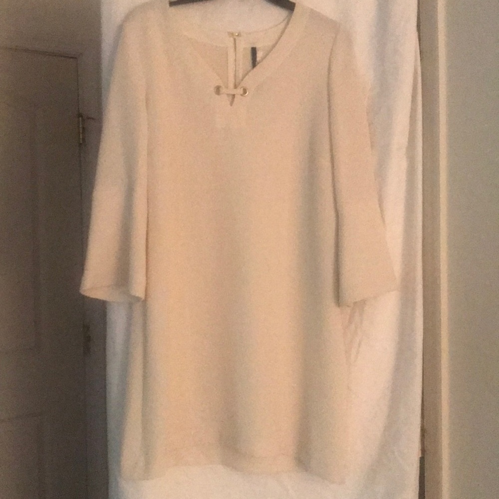 Bone Color Seersucker like Dress with Wide Sleeves